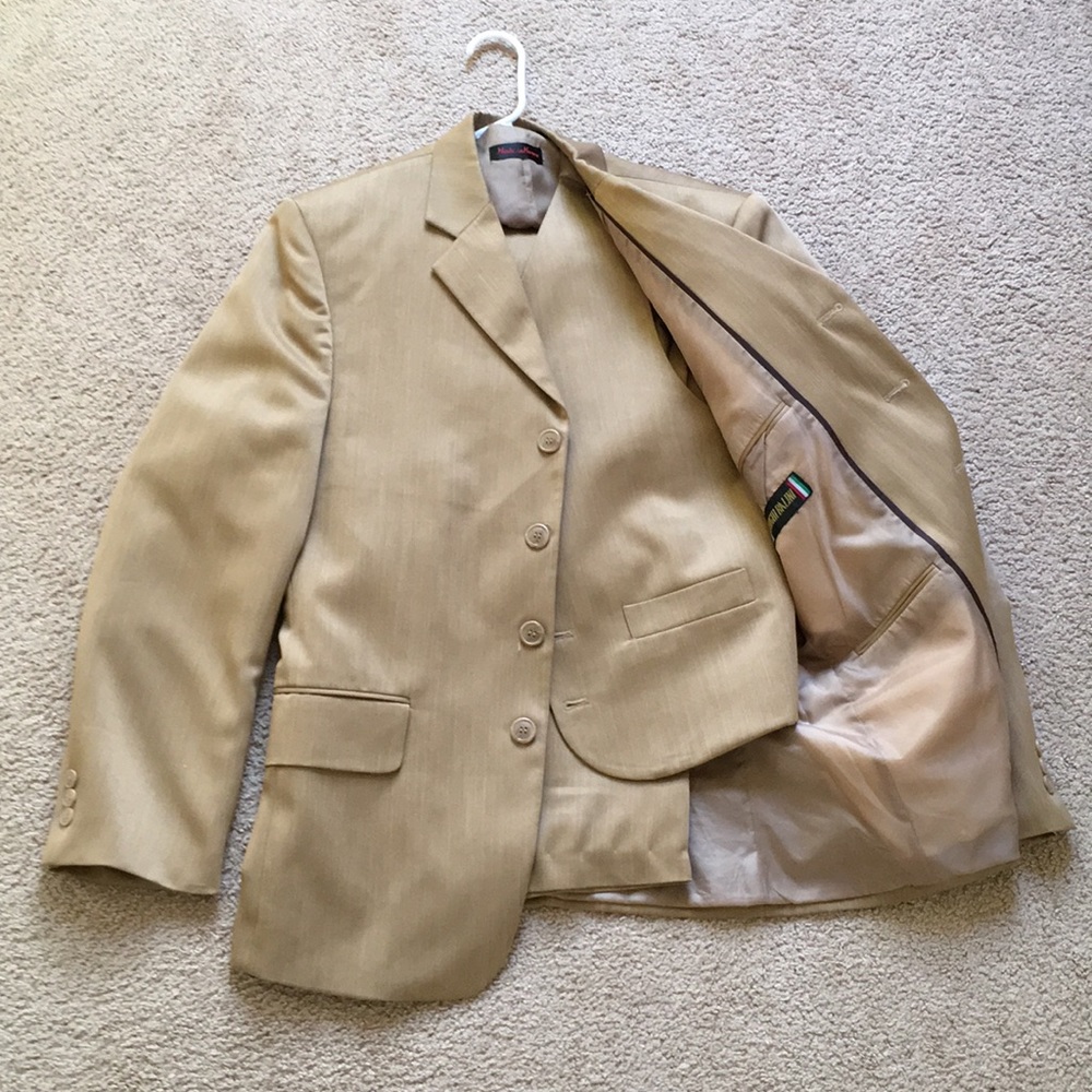Luighi Balini Men’s suit gold 3 piece SHARP!